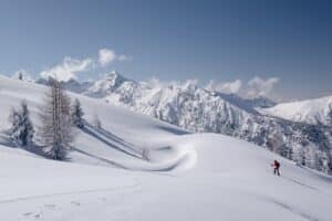 Sanfter Winterurlaub mit Skitoure in den Bergen, Österreich